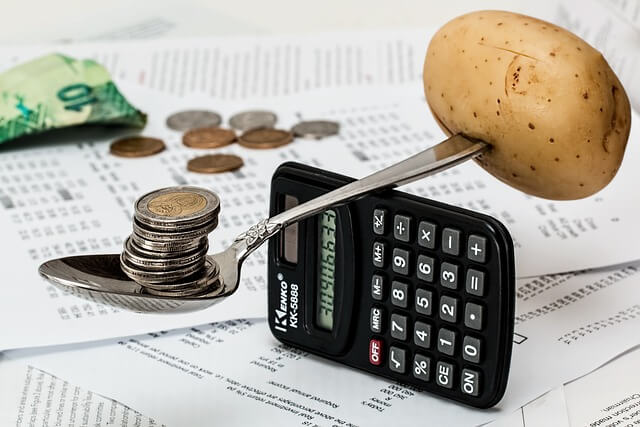 Keep a budget to reach financial freedom.